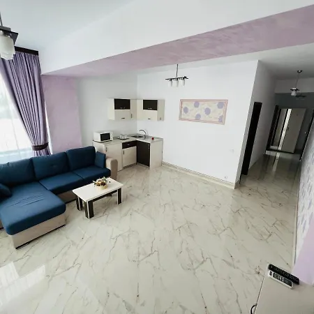 Leon Apartment *