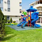 Leon Апартаменты Нэводари