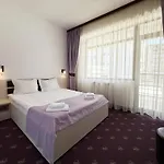 Leon Апартаменты Нэводари