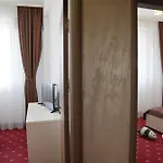 Leon Нэводари