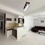 Leon Апартаменты Нэводари
